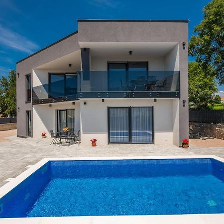 Apartments Villa "Aurea" With Pool Krk Town Dış mekan fotoğraf
