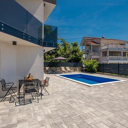 Apartments Villa "Aurea" With Pool Krk Town Dış mekan fotoğraf