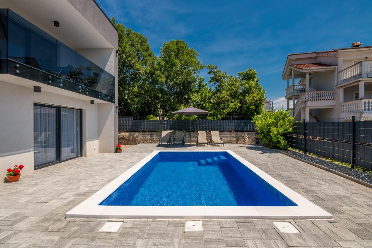 Apartments Villa "Aurea" With Pool Krk Town Dış mekan fotoğraf