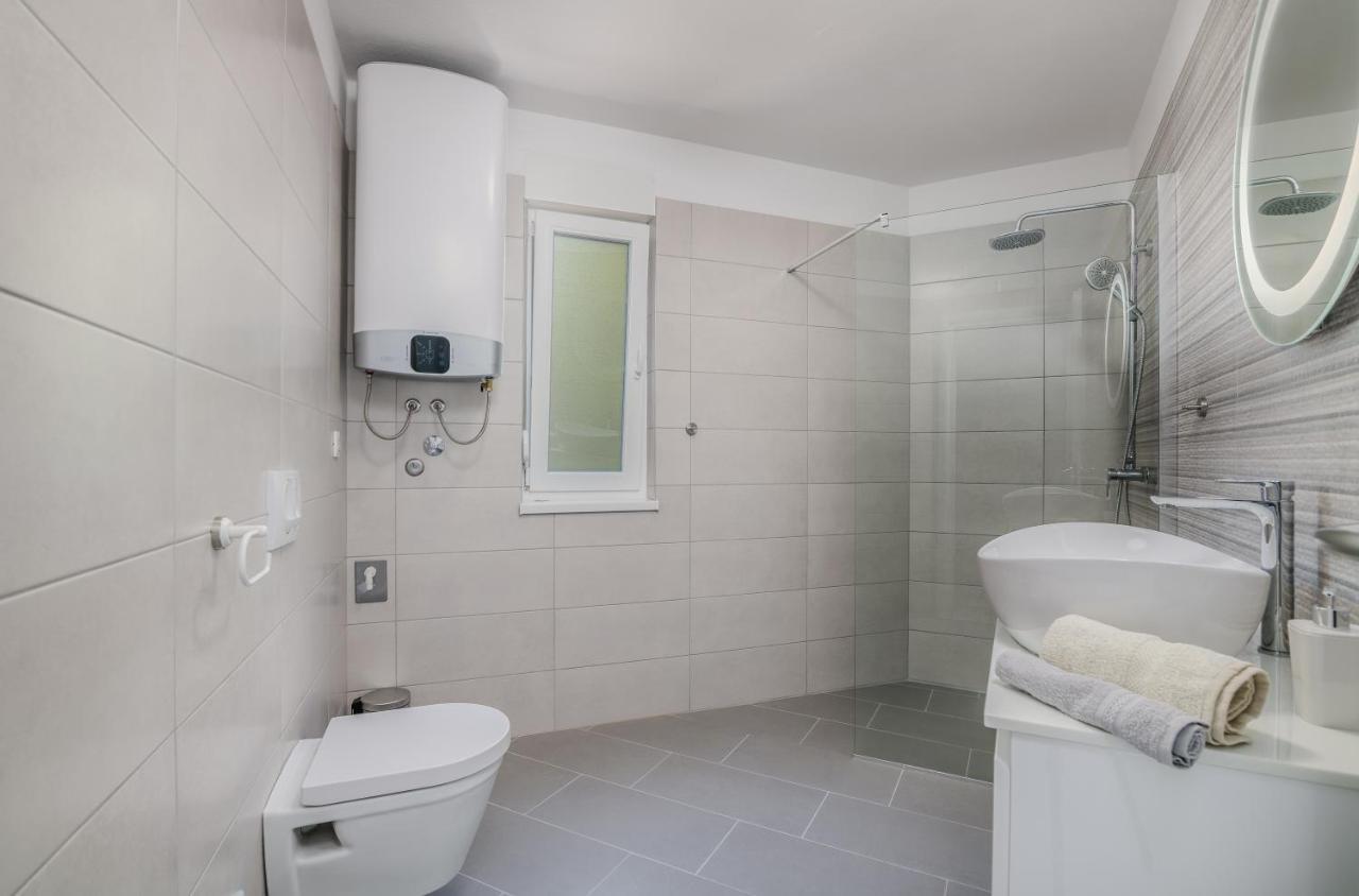 Apartments Villa "Aurea" With Pool Krk Town Dış mekan fotoğraf
